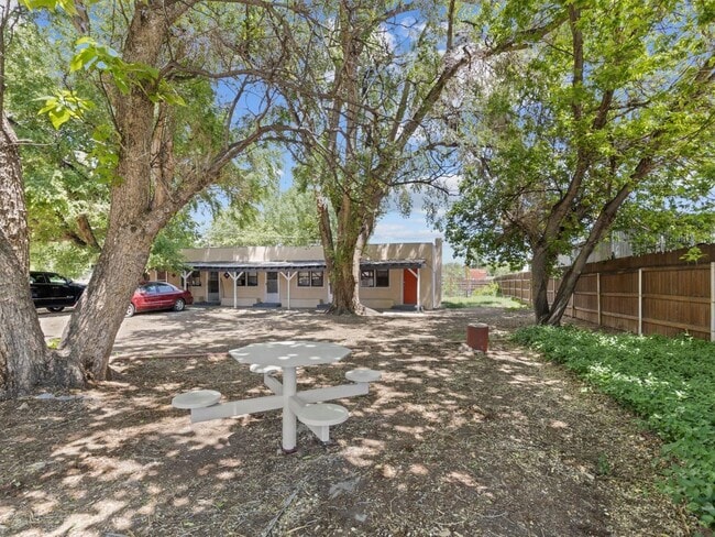 Primary Photo - 835 Bridge St