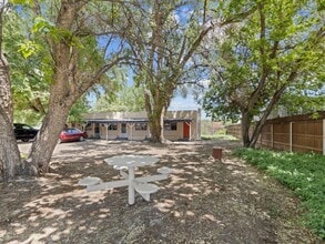 Building Photo - 835 Bridge St