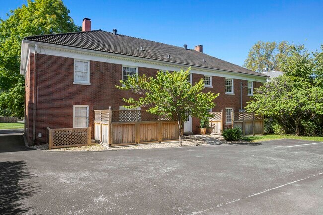 Building Photo - 1411 Fontaine Rd