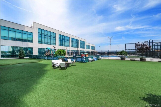 Building Photo - 10 City Pl