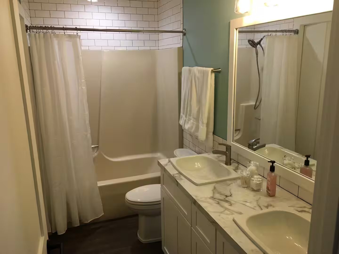 Building Photo - 808 Livingston St