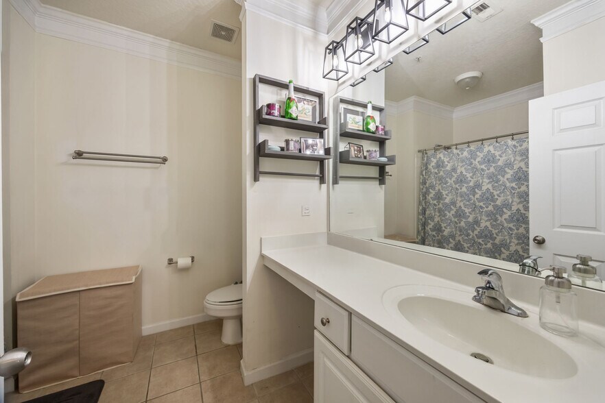 Building Photo - 4007 Westchester Rdg NE