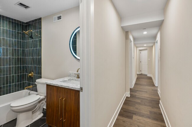 Building Photo - Garden unit: Renovated 3 bed in Logan Square - Now Leasing!