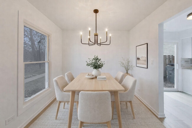 Building Photo - 1834 Jamestown Cir