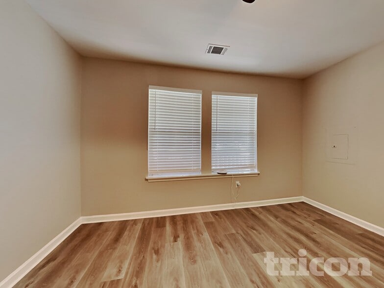 Building Photo - 2378 Iron Horse Dr