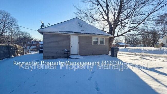 Building Photo - 926 S Logan Ave