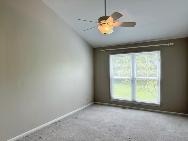 Building Photo - 240 Steeplechase Ct