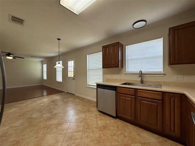 Building Photo - 307 Indian Meadow Dr
