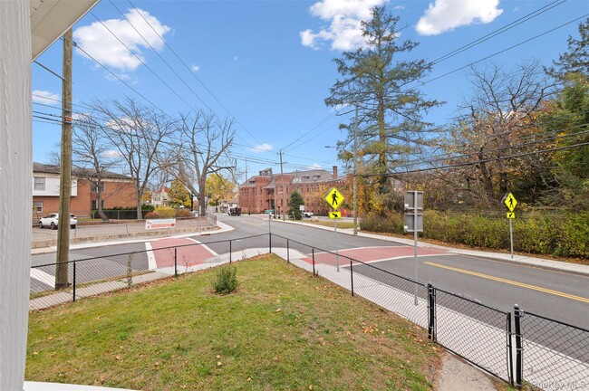 Building Photo - 33 Wickham Ave