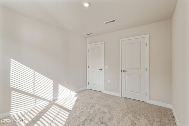 Building Photo - 2084 Parow Ln NW
