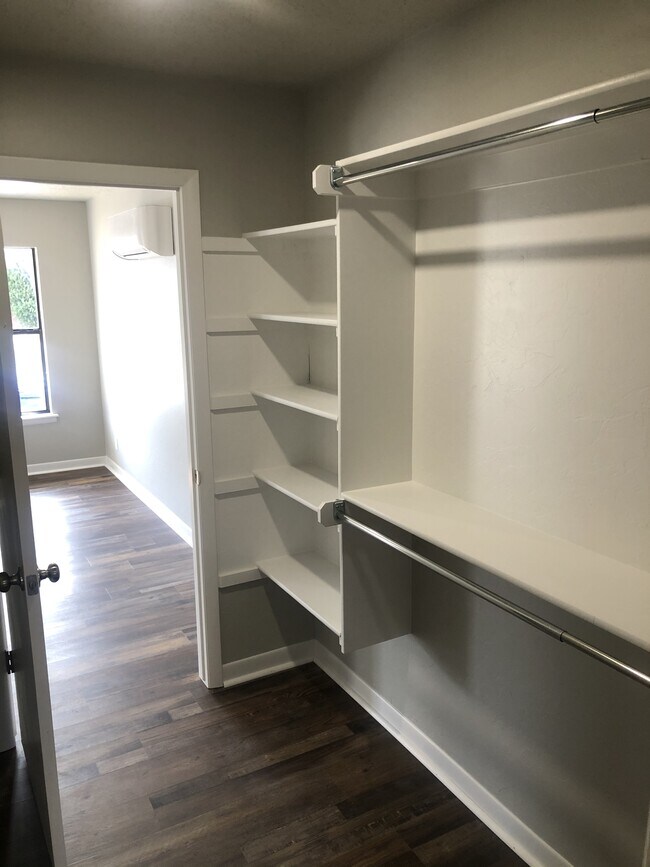 Building Photo - 2209 Iowa St