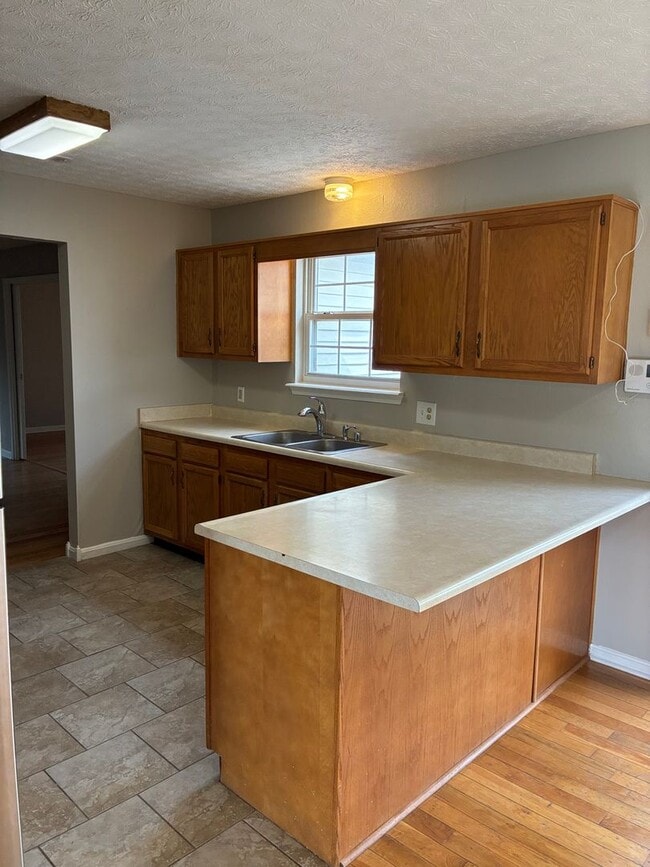 Building Photo - **NEW PRICE**   **New Paint**   **New Carpet**  Ready for YOU!!