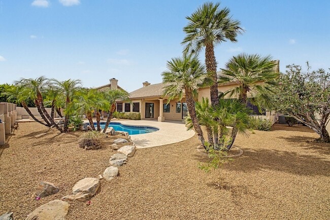 Building Photo - Beautiful Sonoran Heights 4 bed Home, 3 car garage, and Pool