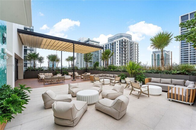 Building Photo - 11 NE 6th St