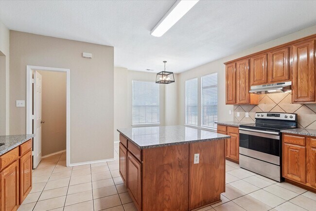 Building Photo - Spacious 3 Bedroom, 2 Bath on a Corner Lot