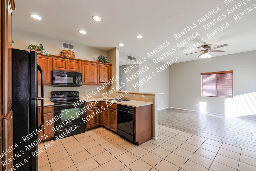 Building Photo - 510 W University Dr