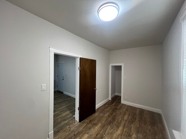 Building Photo - 8208 S South Shore Dr