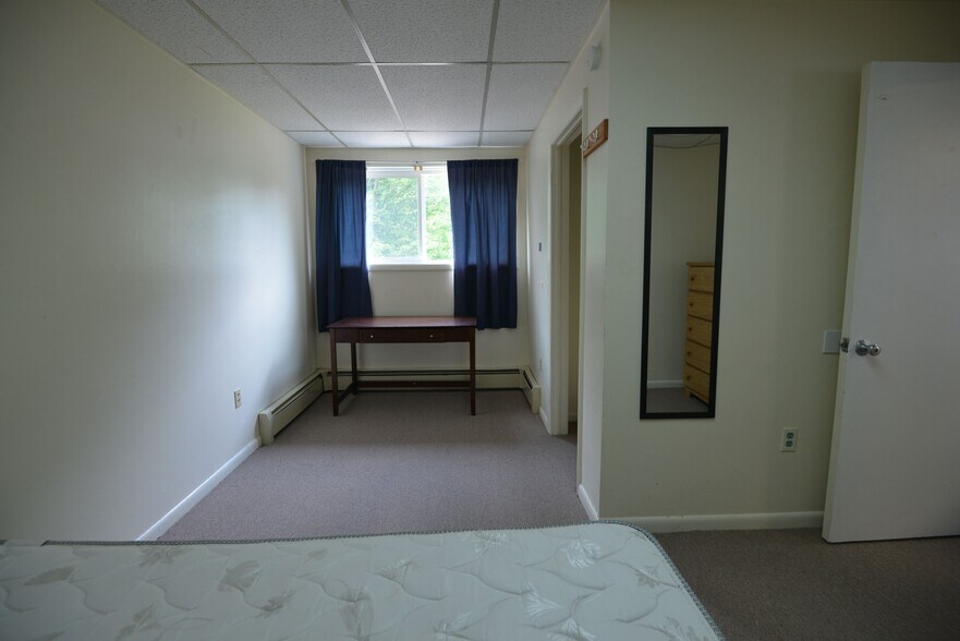 Building Photo - 410 Hillview Plz
