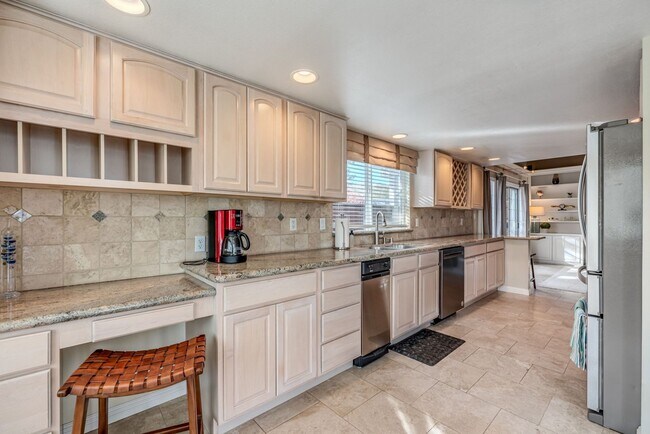 Building Photo - Fully Furnished Reno Retreat – Utilities Included & Flexible Lease Terms