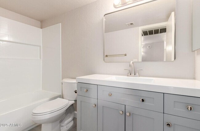 Building Photo - 10610 S 48th St