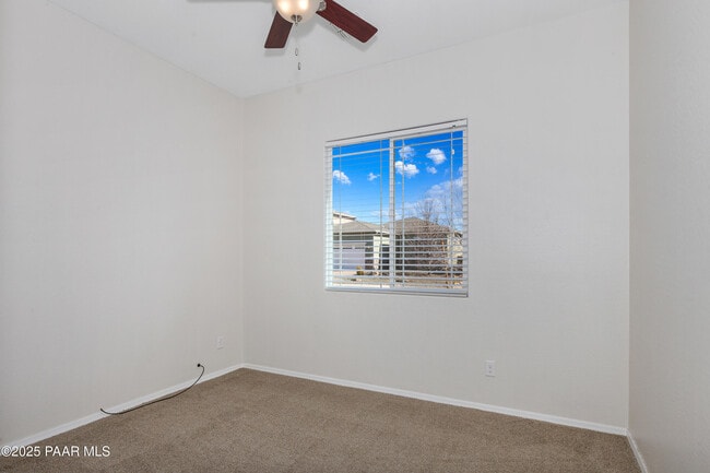 Building Photo - 800 N Morales St