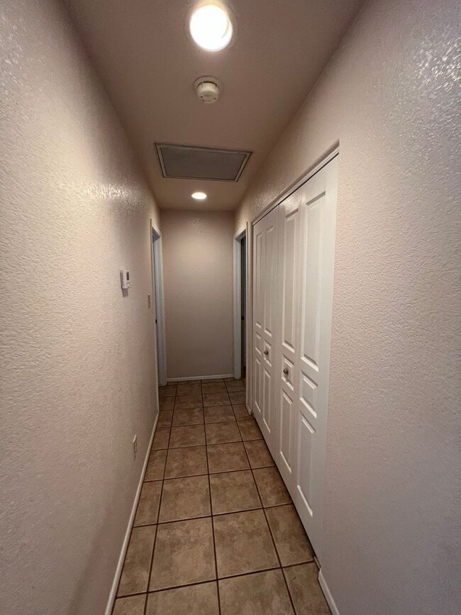 Building Photo - 3 BEDROOM HOME IN THE FOOTHILLS WITH A SPA!