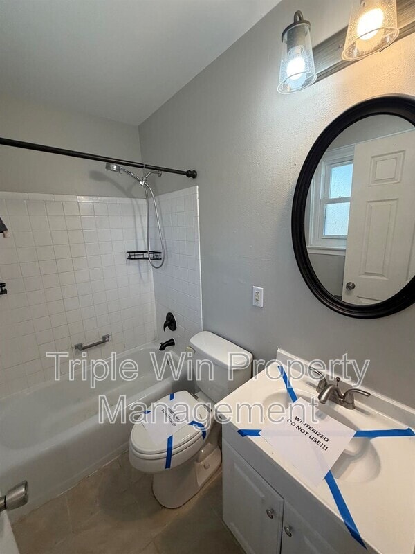 Building Photo - 5243 Ville Maria Ln