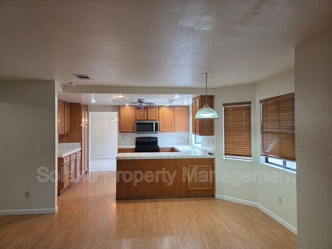 Building Photo - 1204 Shell Ct