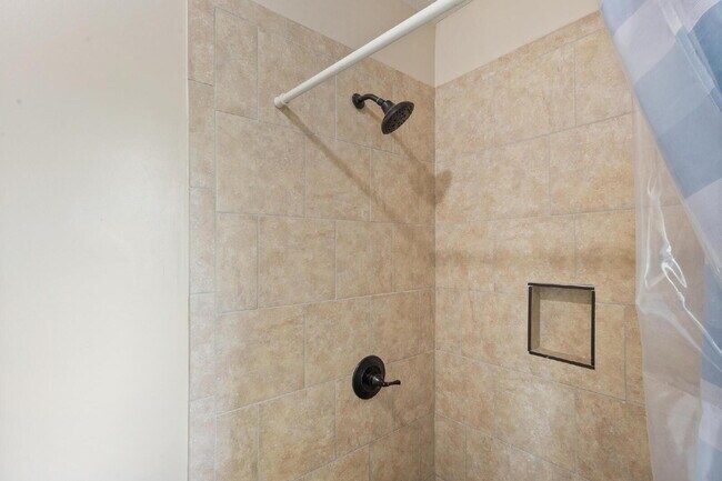 Building Photo - Sweet Cottage, minutes away from the University and Hospitals!