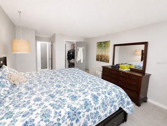 Building Photo - 1706 Belleair Forest Dr