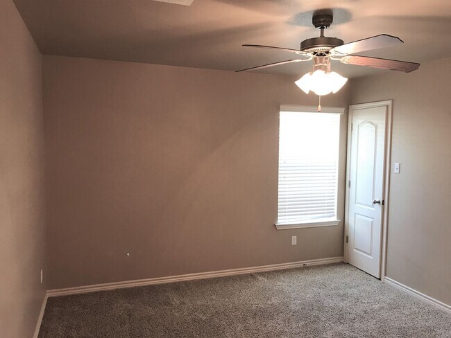 Building Photo - 2 Bedroom | 2 Bath  Located off Clear Creek Road in Killeen.