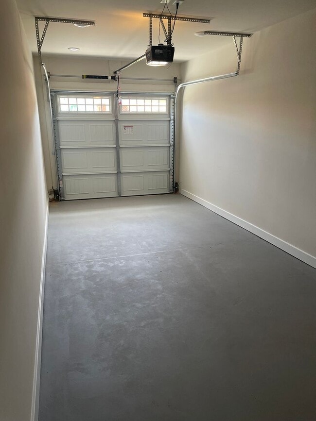 Building Photo - Brand  New!!!! 3 bedroom Townhome 2.5 Bath near Furman University !!!