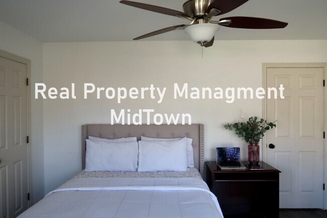 Building Photo - Charming Home Centrally Located in the DFW