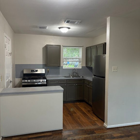 Building Photo - 1301 Stadium Dr