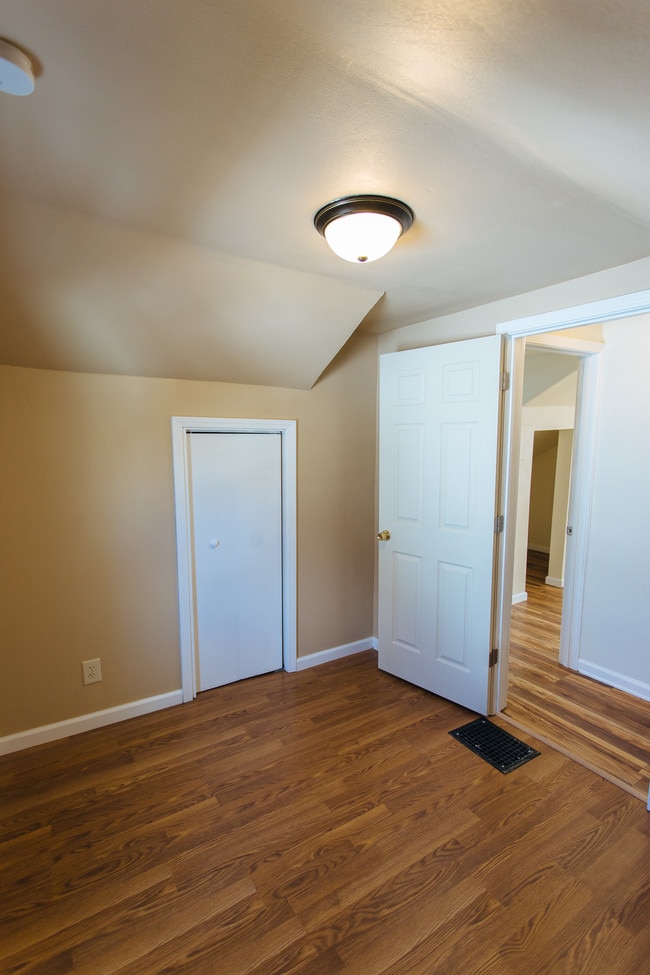 Bedroom 2 - 831 Comfort St