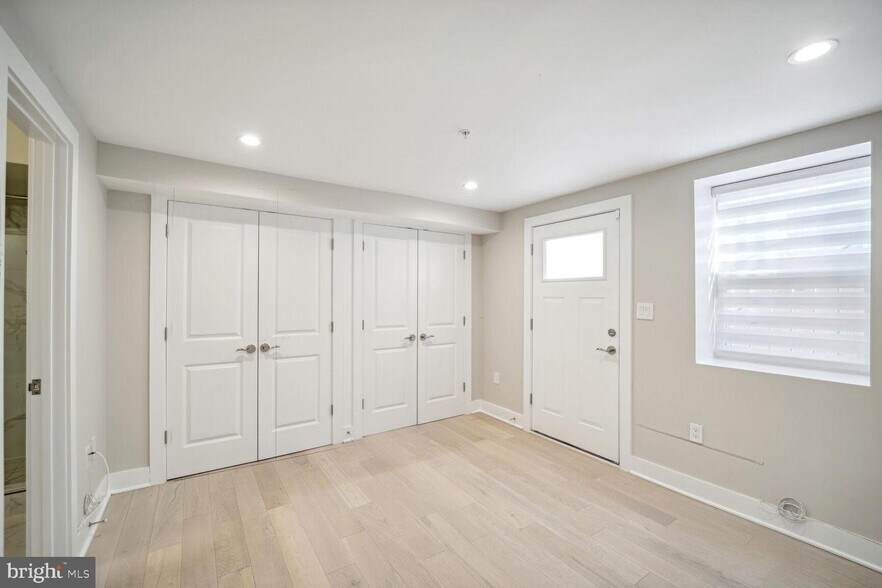 Building Photo - 901 Lawrence St NE