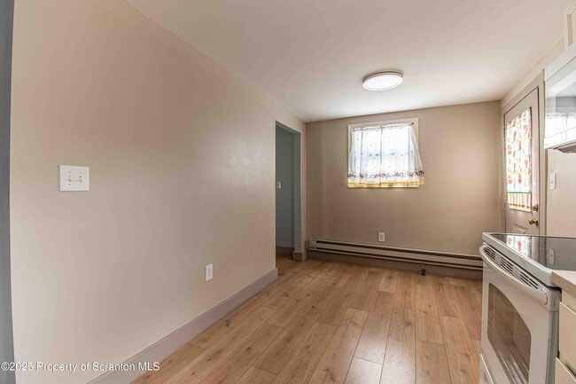 Building Photo - 540 N Main St