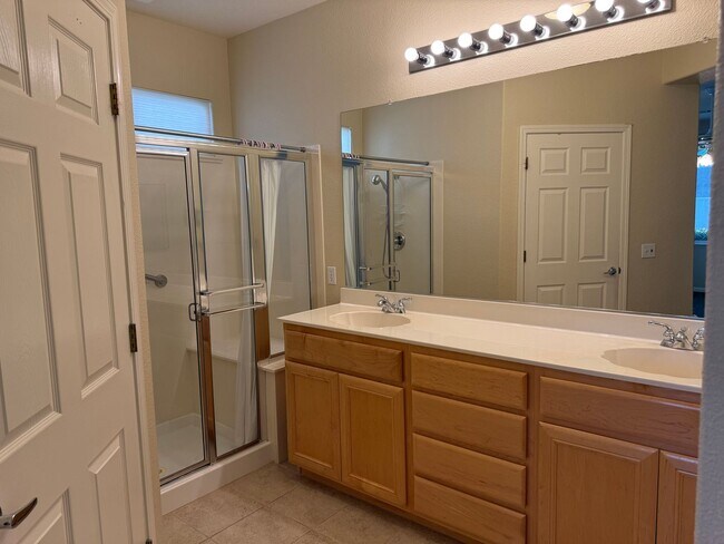 Building Photo - Summerset Living- with a Bonus Room