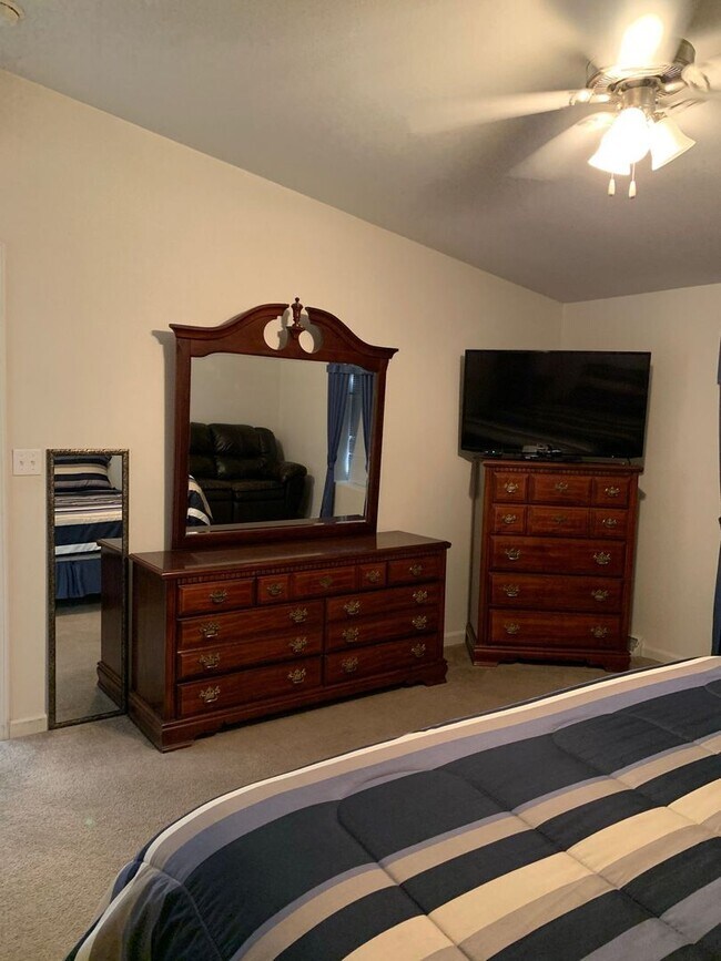 Building Photo - WINTER RENTAL -- 3 Bedroom 2 Bath Home