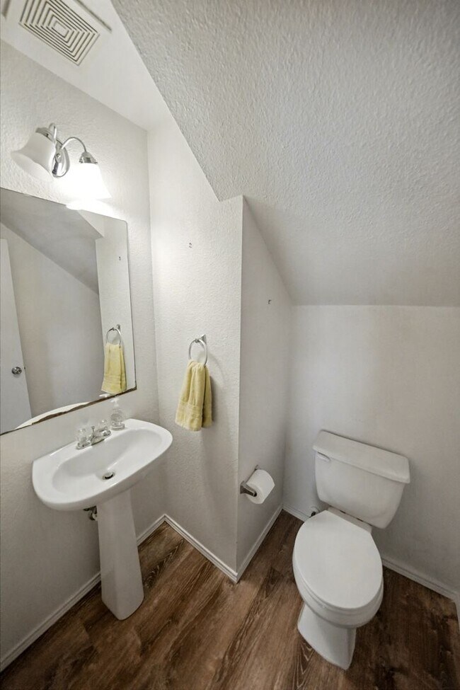 Building Photo - Beautiful 4-Bedroom Home in Bulverde Villa...