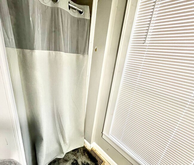 Building Photo - Varsity Management