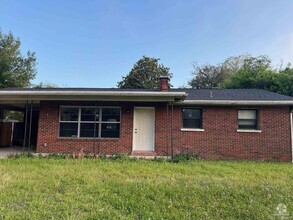 Building Photo - 3219 Maplewood Dr