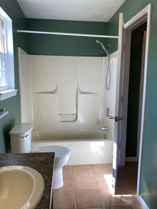 Building Photo - **Backyard offers Country Setting in City ...