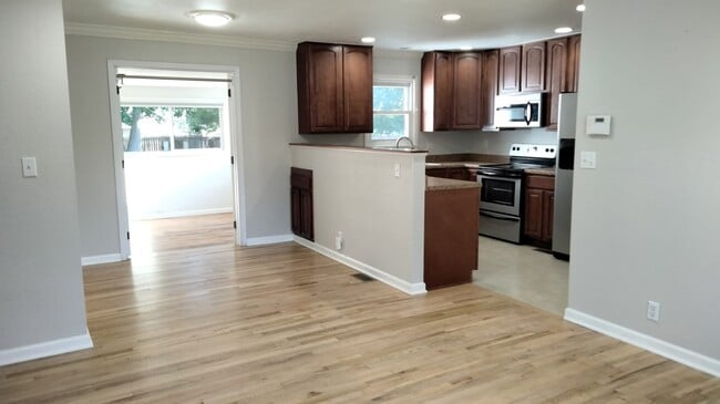 Primary Photo - 1705 W Stoll Pl