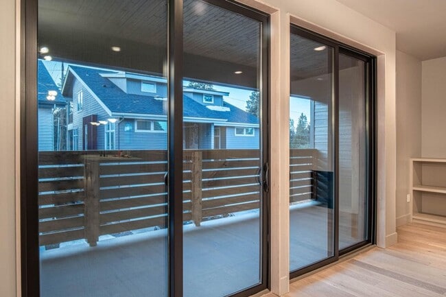 Building Photo - Modern living near Old Mill! Beautiful unf...
