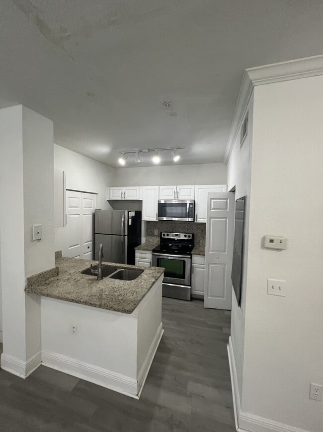 Building Photo - 2572 Robert Trent Jones Dr