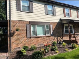 Building Photo - 710 Sir Walter Cir