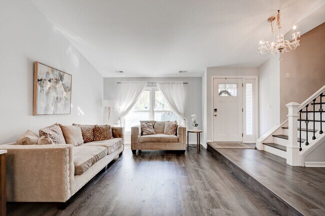Building Photo - 132 Regency Dr
