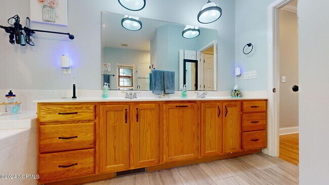 Building Photo - 506 Royal Tern Dr