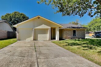 Building Photo - 1618 Live Oak Hollow St